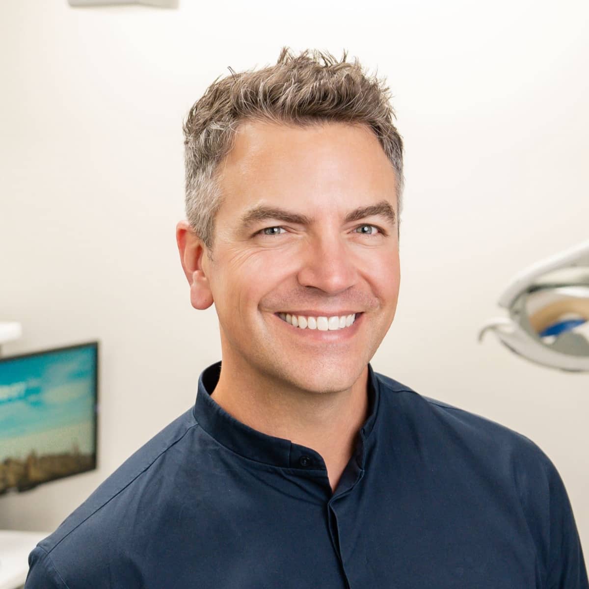 headshot-dr-sears